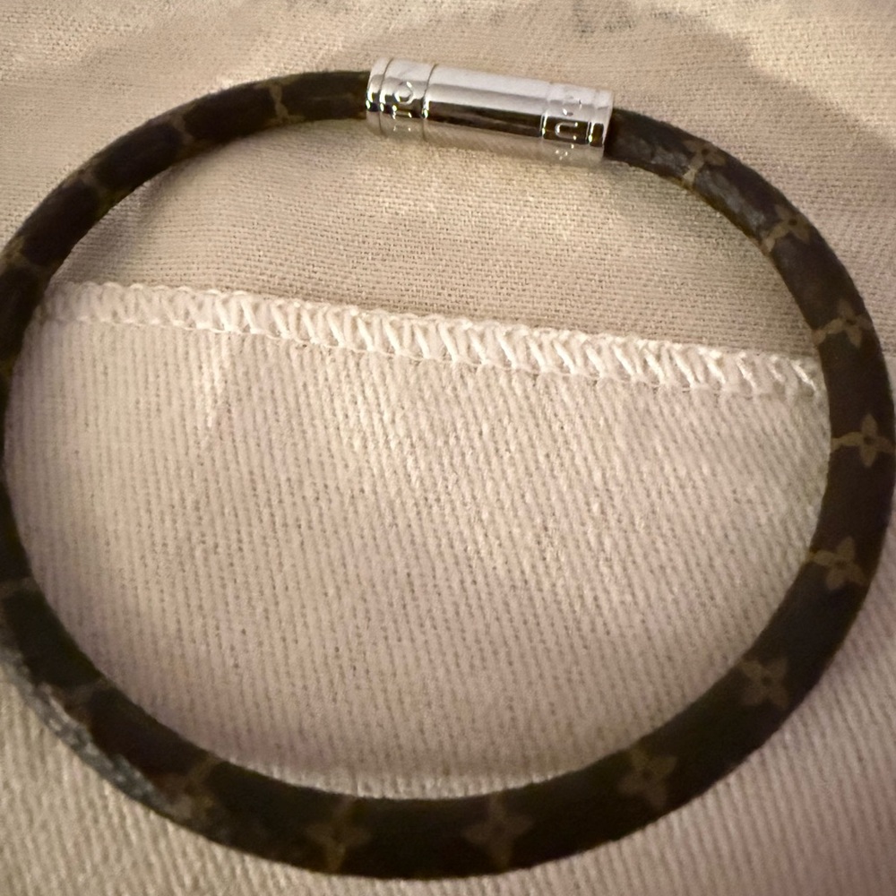 Louis Vuitton keep it bracelet
